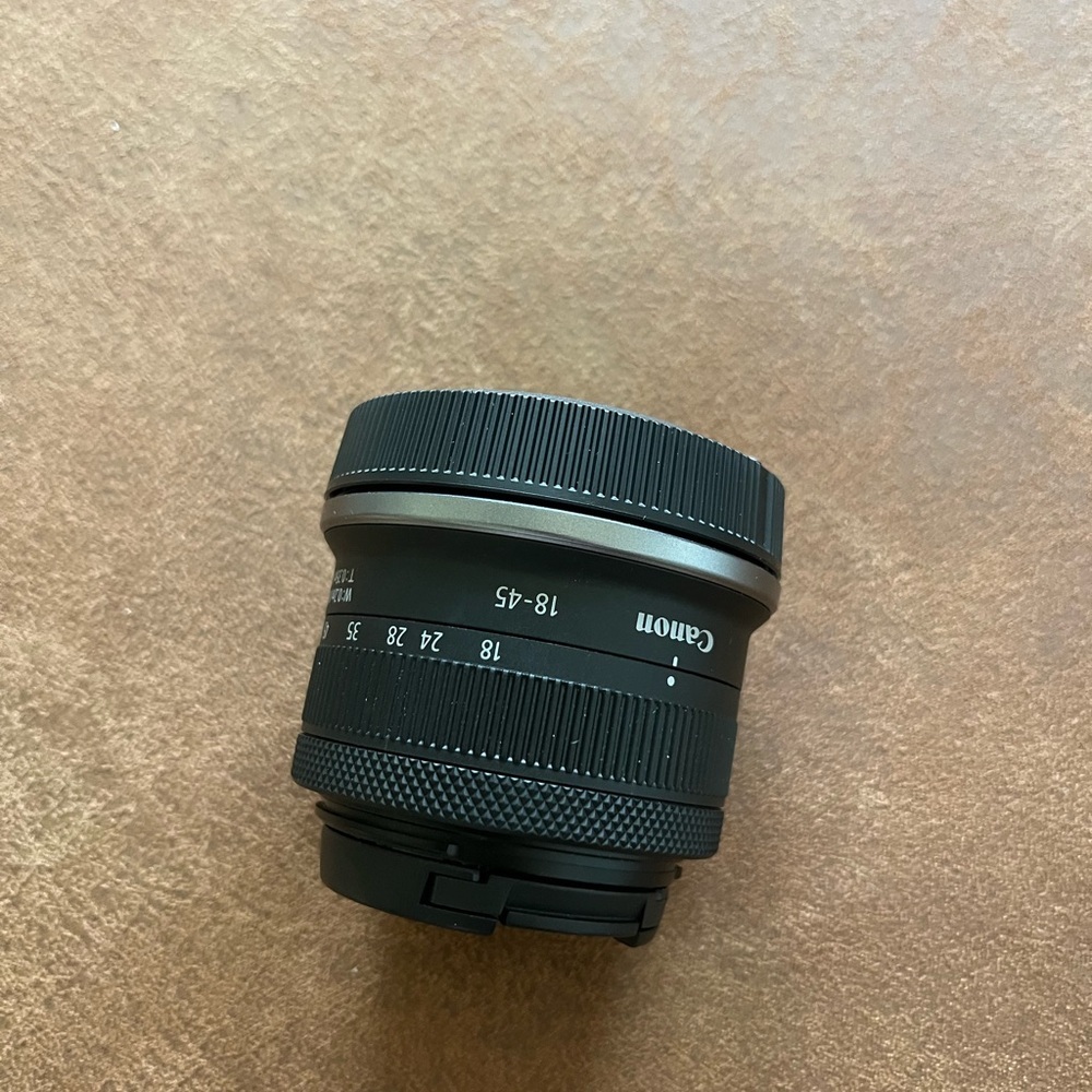 Canon RF-S18-45mm F4.5-6.3 Lens - Picture 3 of 10